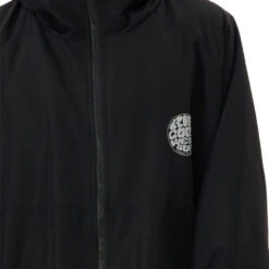 Rip Curl Surf Series Hooded Changing Robe / Poncho -Mystic || Rip Curl || GILL Shop 202320Rip20Curl20Mens20Surf20Series20Hooded20Changing20Robe20Poncho20005MTO20 20Black20Close20Up.700x700