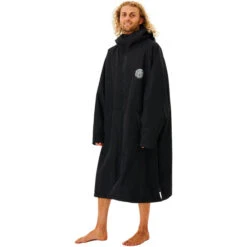 Rip Curl Surf Series Hooded Changing Robe / Poncho -Mystic || Rip Curl || GILL Shop 202320Rip20Curl20Mens20Surf20Series20Hooded20Changing20Robe20Poncho20005MTO20 20Black20side.700x700