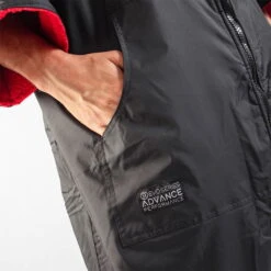 GUL Evorobe Changing Robe -Mystic || Rip Curl || GILL Shop 32263 202220GUL20Evorobe20Waterproof20Changing20Robe20AC0128 B620 20Black2020Red20pocket20close.700x700