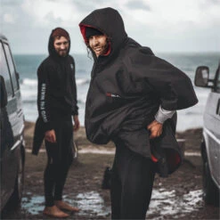 GUL Evorobe Changing Robe -Mystic || Rip Curl || GILL Shop 32263 202320GUL20Evorobe20Hooded20Changing20Robe20AC012820 20Black20Lifestyle204.700x700