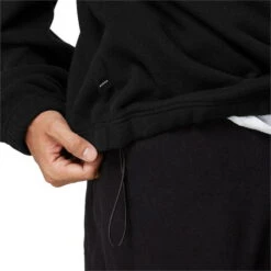 Mystic The Heat Box Crew -Mystic || Rip Curl || GILL Shop 41720 202220Mystic20Mens20The20Heat20Box20Crew2035104.23005120 20Black20Model20Close20Up202.700x700