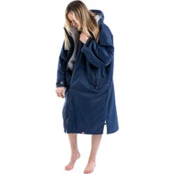 Dryrobe Advance Long Sleeve Change Robe V3 -Mystic || Rip Curl || GILL Shop 44394 202320Dryrobe20Advance20Long20Sleeve20Changing20Robe20Poncho20DALSV320 20Navy20Blue2020Grey20front.700x700
