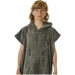 Rip Curl Junior Logo Hooded Towel Changing Robe / Poncho 11 Rip Curl Junior Logo Hooded Towel Changing Robe / Poncho -Mystic || Rip Curl || GILL Shop 44668 202320Rip20Curl20Junior20Logo20Hooded20Towel20Changing20RobePoncho20009BTO20 20Grey205.700x700