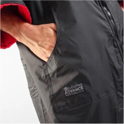 GUL Evorobe Hooded Changing Robe & Nava Performance 30L Duffel Bag Bundle -Mystic || Rip Curl || GILL Shop 44990 32263 202220GUL20Evorobe20Waterproof20Changing20Robe20AC0128 B620 20Black20Red20pocket20close.2000x2000.700x700