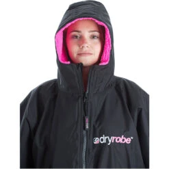 Dryrobe Advance Short Sleeve Change Robe -Mystic || Rip Curl || GILL Shop Dryrobe Advance Short Sleeve Premium Outdoor Change Robe DR100 Black Pink Hood 2.700x700